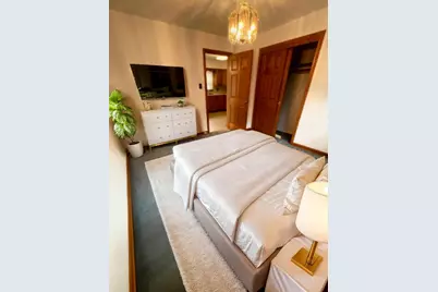 10519 S Avenue E, Chicago, IL 60617 - Photo 14