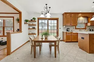 818 Wescott Rd, Bolingbrook, IL 60440 - Photo 8