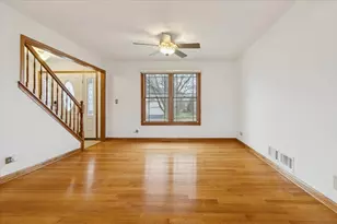 818 Wescott Rd, Bolingbrook, IL 60440 - Photo 4