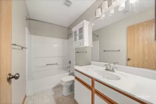 2477 Smithfield Ct, Aurora, IL 60503 - Photo 18