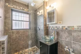 5815 N Sheridan Rd, Chicago, IL 60660 - Photo 4