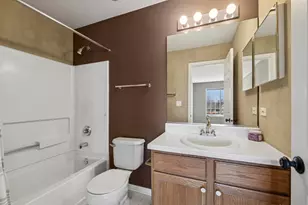 651 W Georgian Ct, Addison, IL 60101 - Photo 18