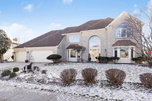 4005 White Eagle Dr, Naperville, IL 60564 - Photo 2