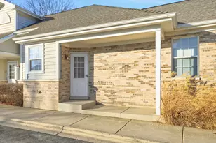 106 Hillwood Pl, Aurora, IL 60506 - Photo 2