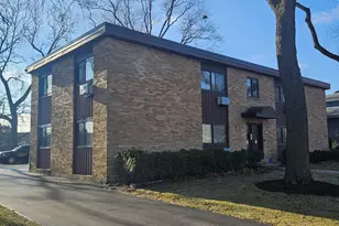 765 Waikiki Dr, Des Plaines, IL 60016 - Photo 1
