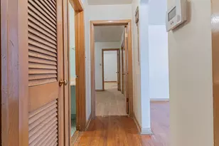 8849 S Paxton Ave, Chicago, IL 60617 - Photo 20