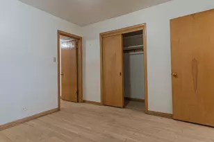 8849 S Paxton Ave, Chicago, IL 60617 - Photo 26