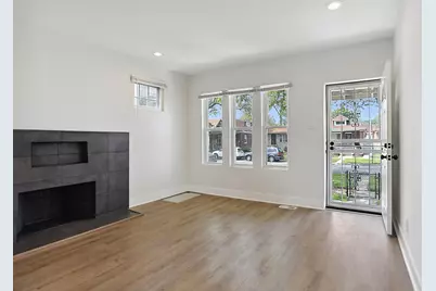 8235 S Woodlawn Avenue, Chicago, IL 60619 - Photo 4