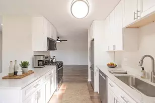 247 Driftwood Ln, Bloomingdale, IL 60108 - Photo 4