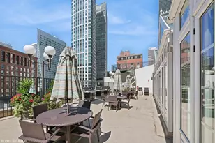 111 E Chestnut St, Chicago, IL 60611 - Photo 32