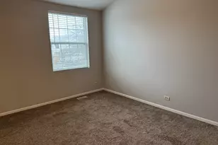 924 Windstone Ct, Lake in the Hills, IL 60156 - Photo 10