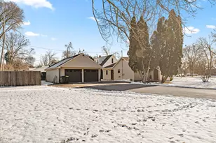 425 Grove St, Wood Dale, IL 60191 - Photo 1