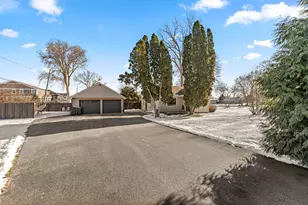 425 Grove St, Wood Dale, IL 60191 - Photo 2