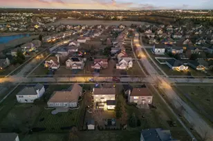 2408 Moutray Ln, North Aurora, IL 60542 - Photo 56