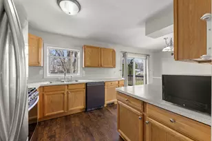 1614 Lucylle Ave, Saint Charles, IL 60174 - Photo 8