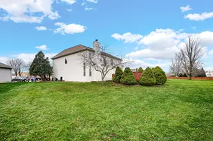 2578 Crestview Dr, Aurora, IL 60502 - Photo 4