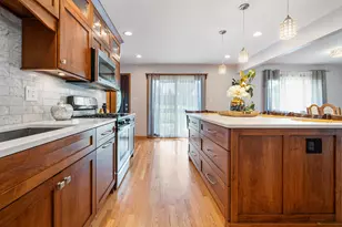 8832 Pleasant Ave, Hickory Hills, IL 60457 - Photo 10