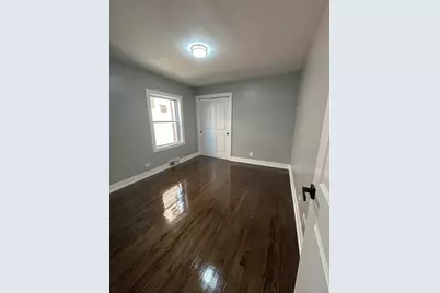 8916 S Merrill Avenue, Chicago, IL 60617 - Photo 4