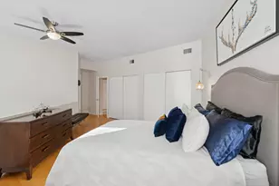 700 W Cornelia Ave, Chicago, IL 60657 - Photo 14