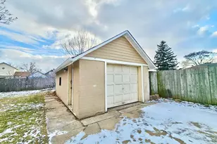 747 Delius St, Aurora, IL 60505 - Photo 2