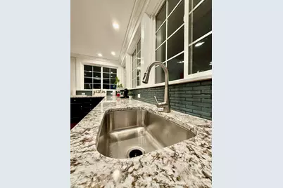 747 Delius Street, Aurora, IL 60505 - Photo 10