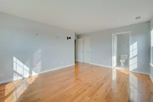 974 N Village Dr, Round Lake Beach, IL 60073 - Photo 20