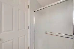 974 N Village Dr, Round Lake Beach, IL 60073 - Photo 16