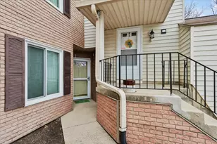 2404 Danbury Dr, Woodridge, IL 60517 - Photo 2
