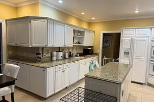 649 Roxbury Rd, Rockford, IL 61107 - Photo 6