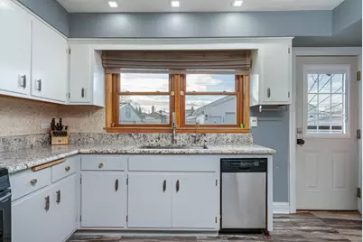 7513 W Ainslie Street, Harwood Heights, IL 60706 - Photo 8