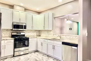 2452 Daybreak Ct, Elgin, IL 60123 - Photo 2