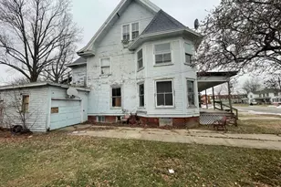 203 E Washington St, Avon, IL 61415 - Photo 2