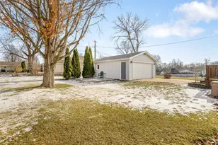 205 N Seward St, Winnebago, IL 61088 - Photo 28