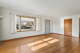 205 N Seward St, Winnebago, IL 61088 - Photo 8