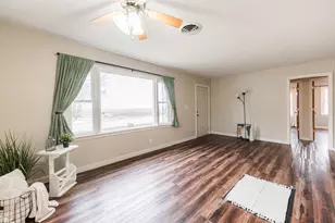 210 S Malta Rd, Malta, IL 60150 - Photo 6