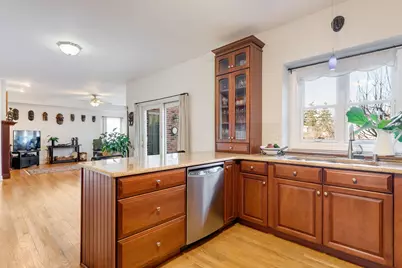 1686 Greenleaf Avenue, Des Plaines, IL 60018 - Photo 10