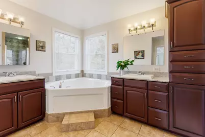 1686 Greenleaf Avenue, Des Plaines, IL 60018 - Photo 20
