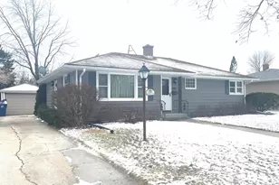 2305 W Grove Ave, Waukegan, IL 60085 - Photo 2