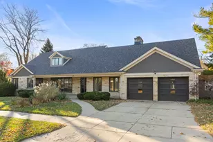 175 S Harrison Ave, Aurora, IL 60506 - Photo 2