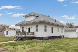 224 E Holden St, Tolono, IL 61880 - Photo 4