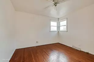 2130 W 71st Pl, Chicago, IL 60636 - Photo 10