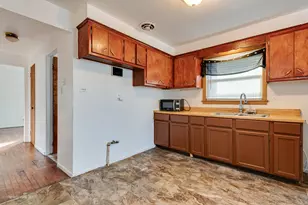 2130 W 71st Pl, Chicago, IL 60636 - Photo 4