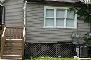 7927 S Burnham Ave, Chicago, IL 60617 - Photo 4