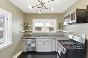 306 Oak Crest St, Waukegan, IL 60085 - Photo 10