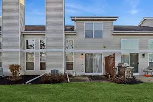 18 Peach Tree Ct, Algonquin, IL 60102 - Photo 2