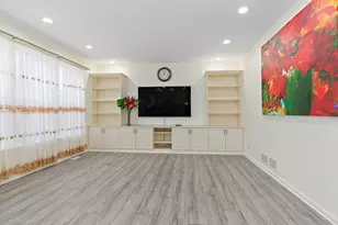 2803 Hidden Valley Ct, Carpentersville, IL 60110 - Photo 10