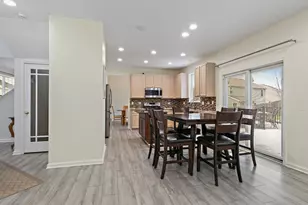 2803 Hidden Valley Ct, Carpentersville, IL 60110 - Photo 8