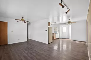 127 S Scottswood Dr, Urbana, IL 61802 - Photo 8