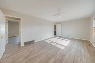 306 E Cedar St, Leroy, IL 61752 - Photo 2