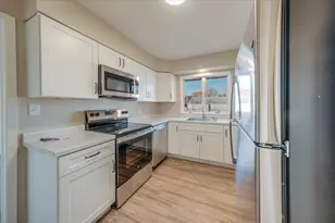 306 E Cedar St, Leroy, IL 61752 - Photo 8